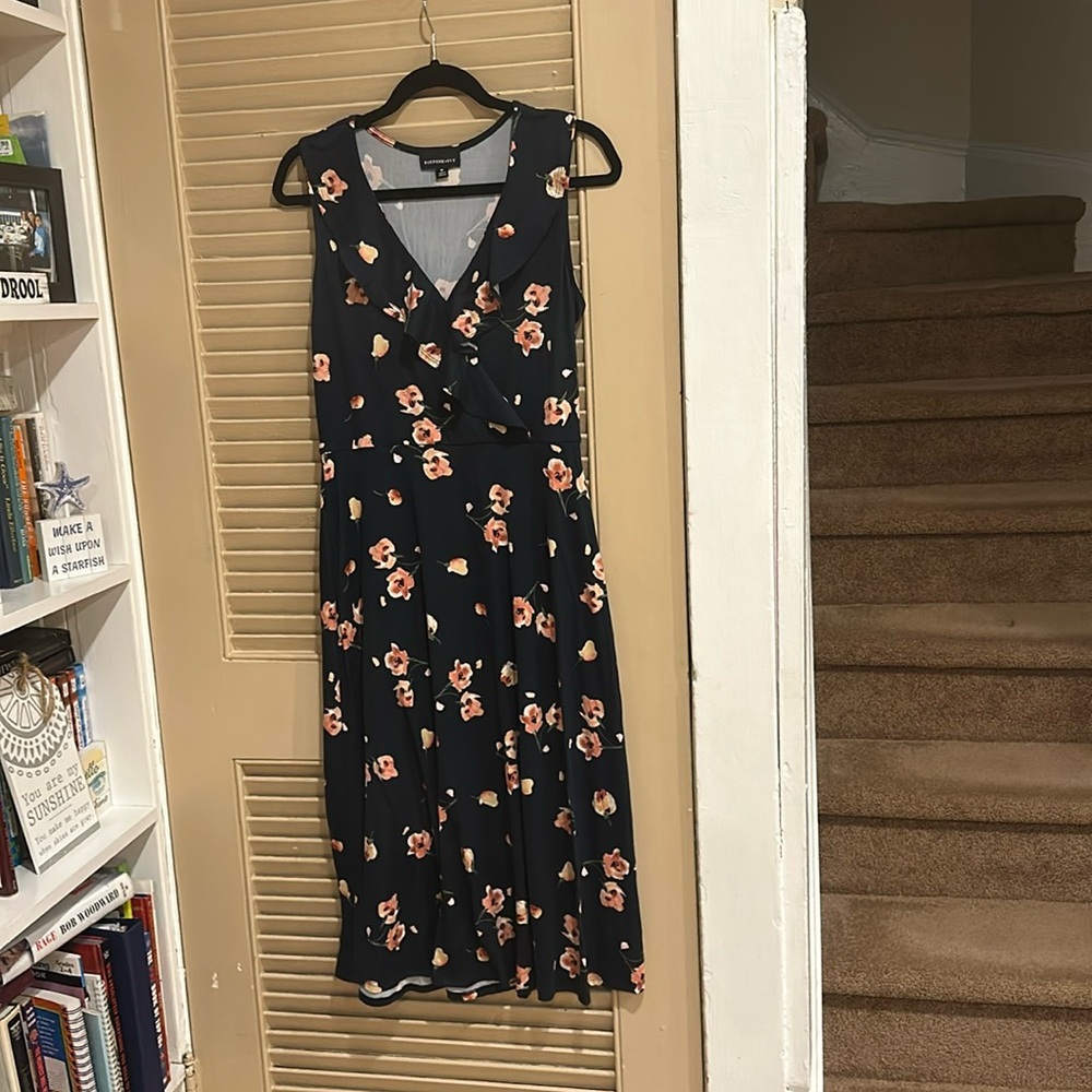 Beautiful, flattering & stretchy sleeveless dress by Fortune + Ivy -NWOT